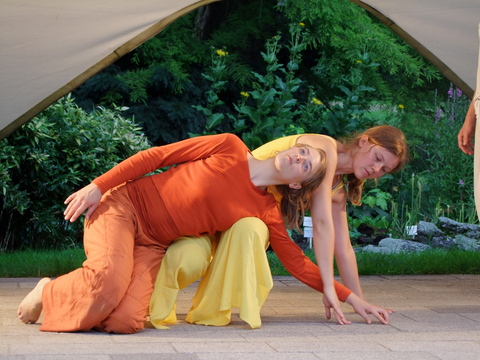 Performance Botanischer Garten Linz 2009 gemeinsam mit Verena Eidenberger